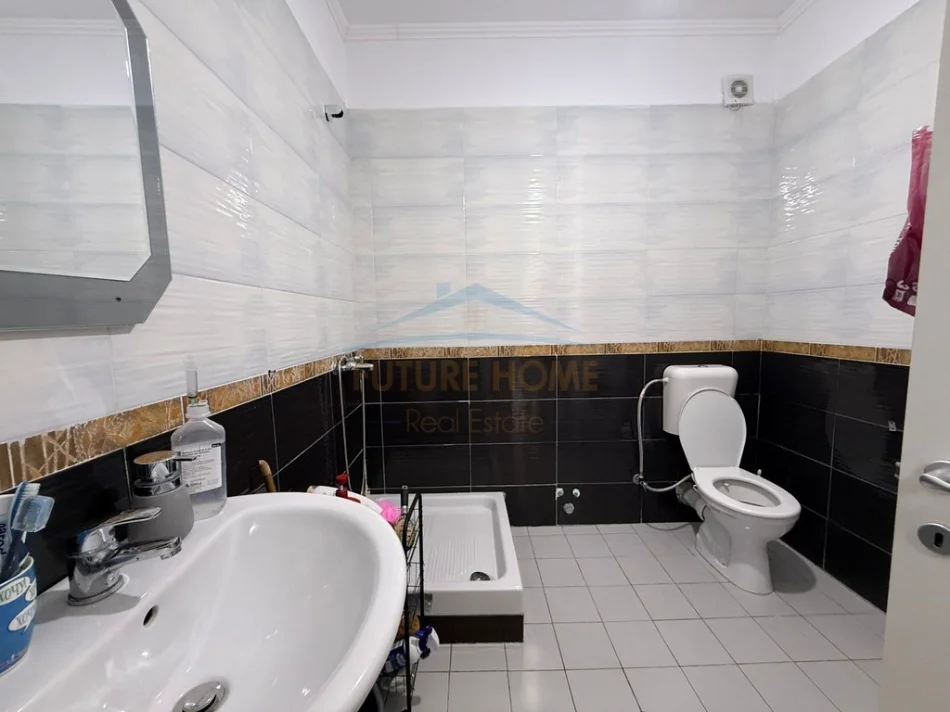 Tirane, jepet me qera apartament 2+1 Kati 8, 82 m² 600 € (Kompleksi Fratari)