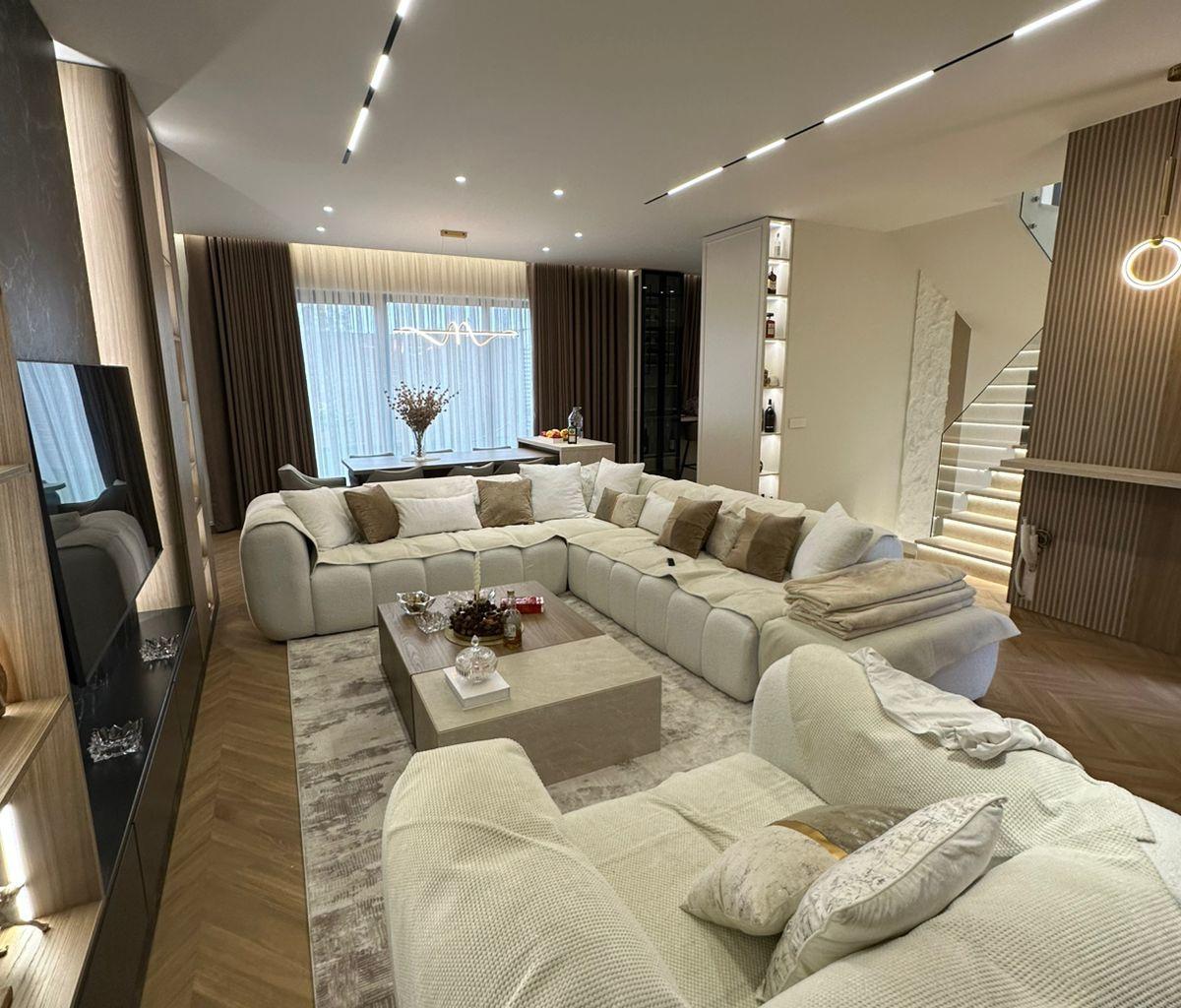 🏡 Villa Residenziale – Vile Roses, Farkë