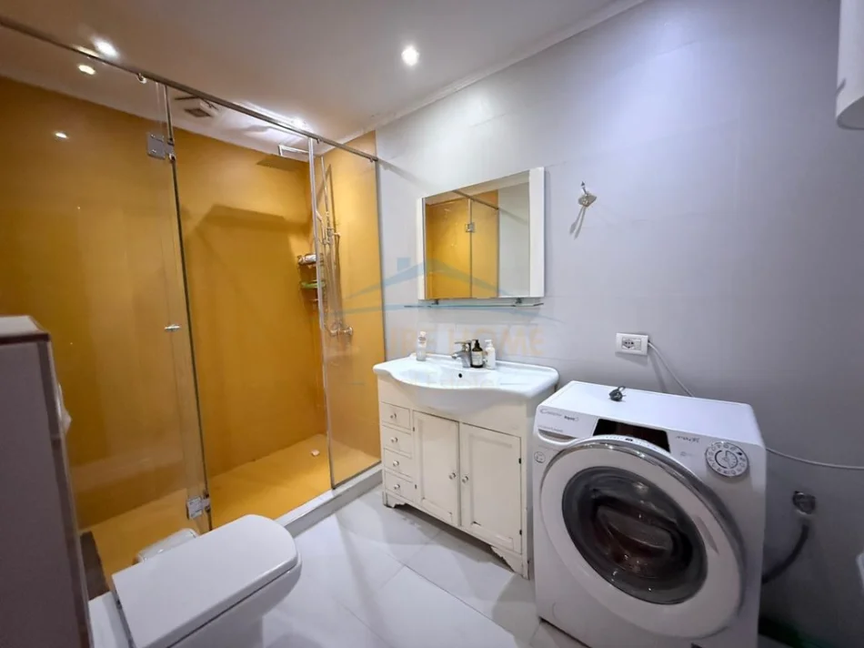 Tirana, 3+1 Apartment for Rent, 8th Floor, 190 m², €1,100 (Paris Commune)