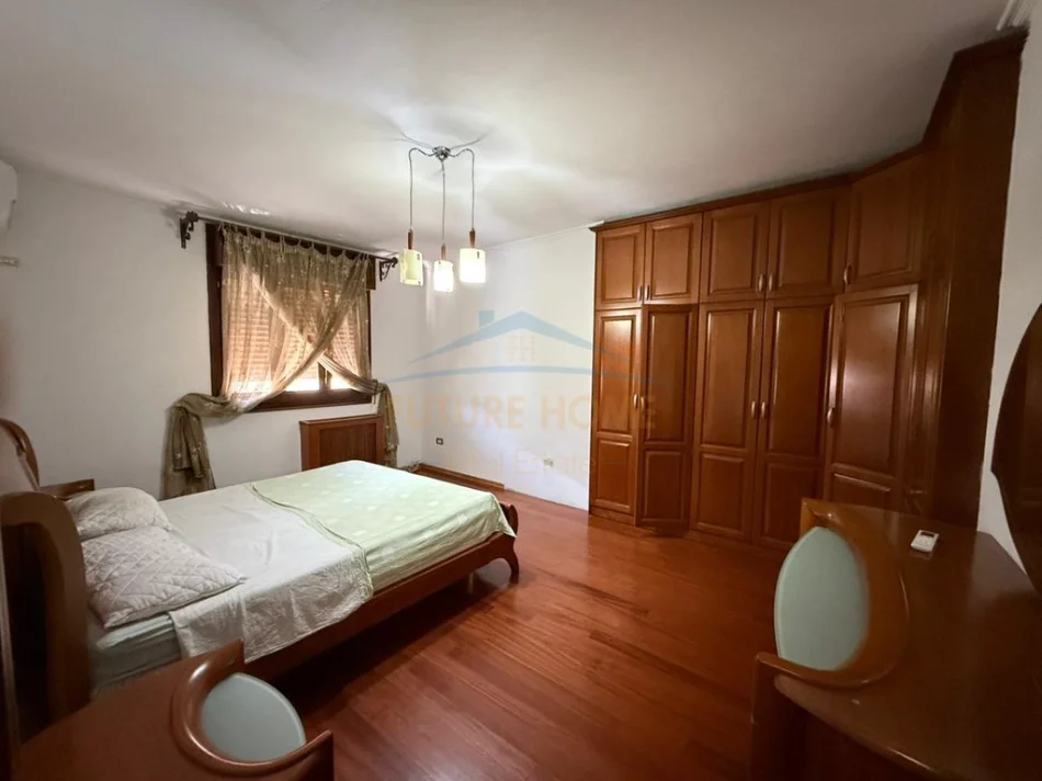 Tirana, 3+1 Apartment for Rent, 8th Floor, 190 m², €1,100 (Paris Commune)