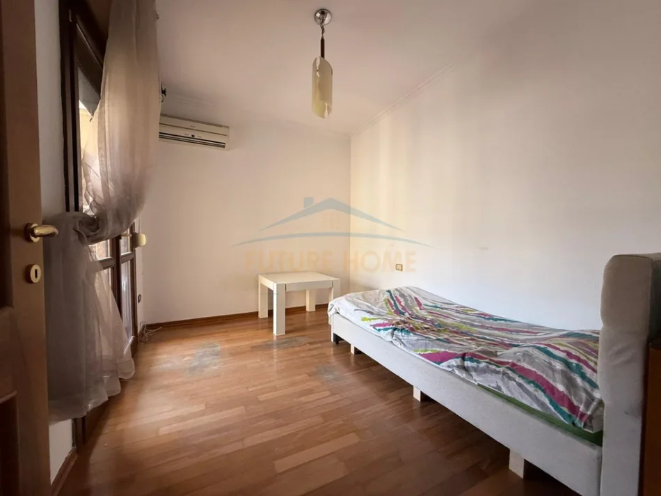 Tirana, 3+1 Apartment for Rent, 8th Floor, 190 m², €1,100 (Paris Commune)