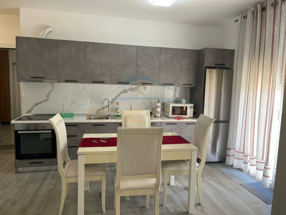 Tirane, apartment for rent 1+1, 4th Floor, 51 m², €650 (Medreseja)
