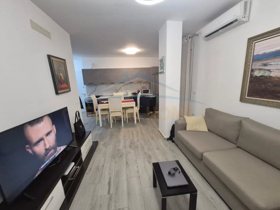 Tirane, jepet me qera apartament 1+1 Kati 4, 51 m² 650 € (Medreseja)