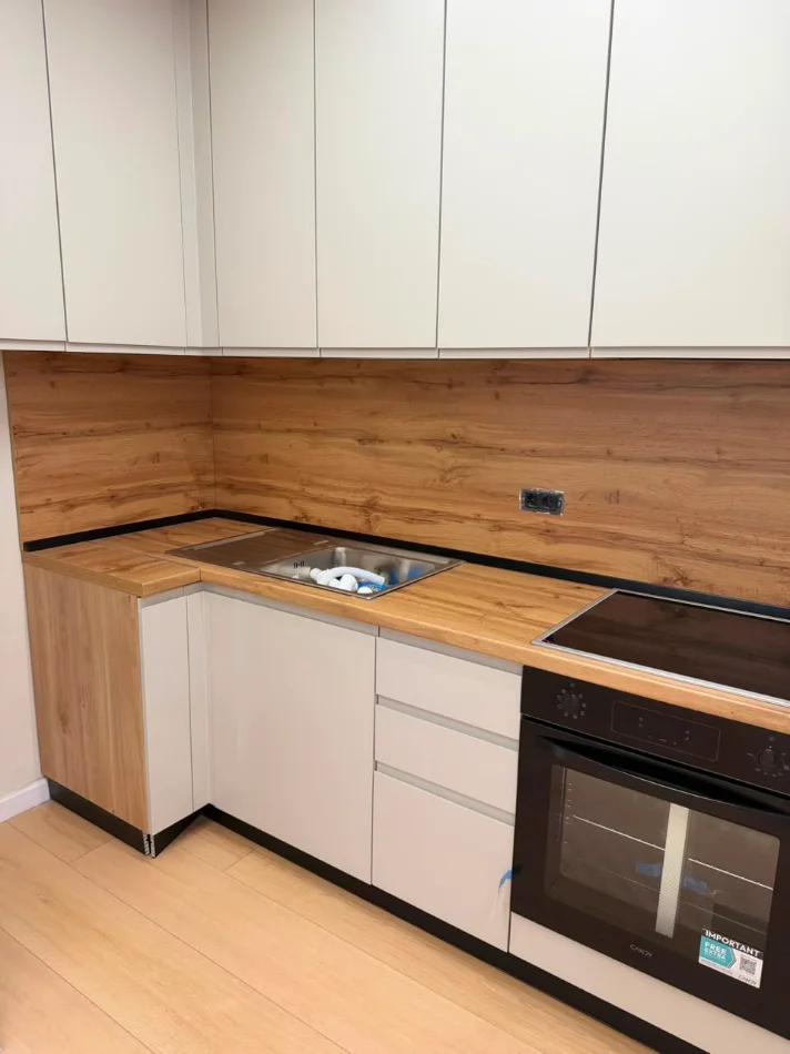 Tirane, affitto appartamento 2+1 Piano 11, 90 m² 900 € (Rruga e Kavajes)