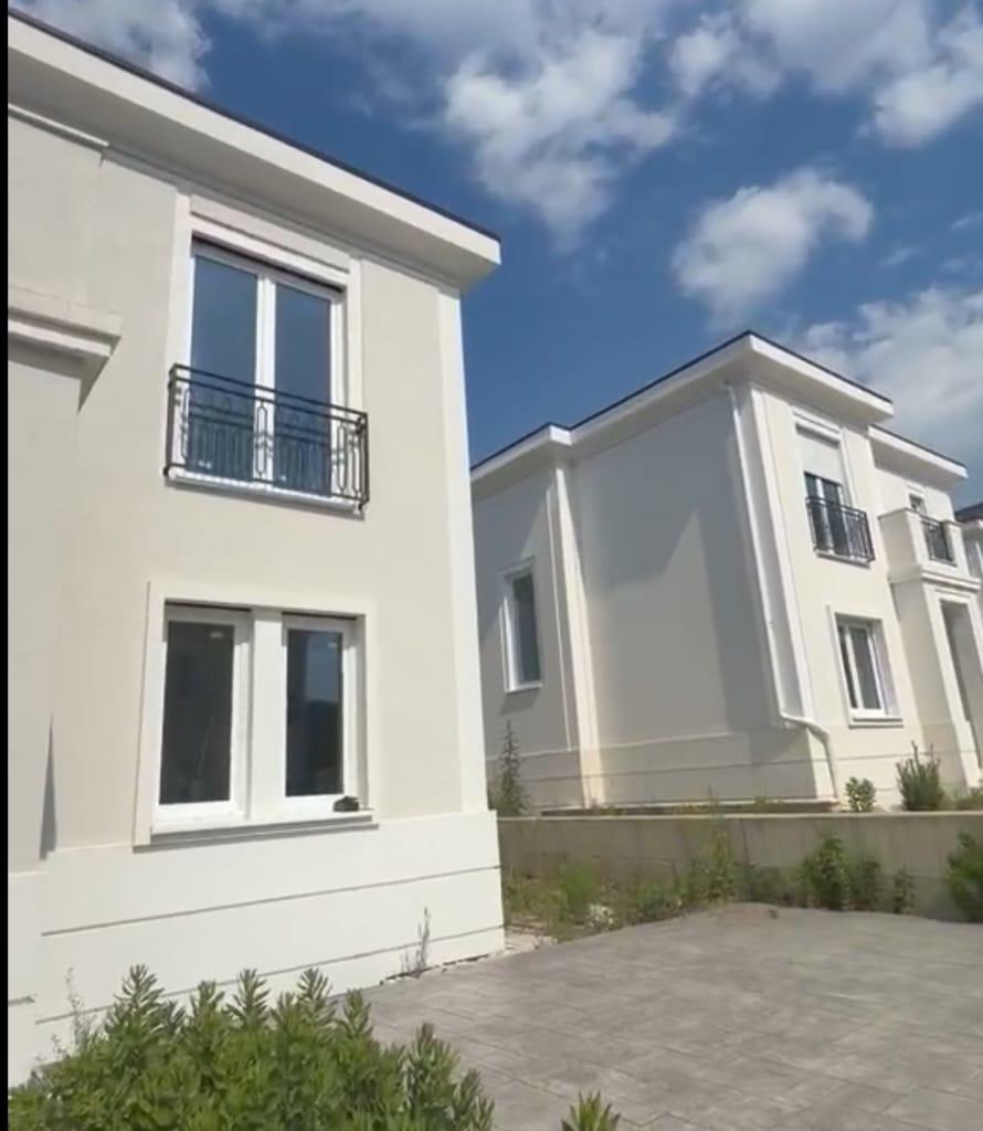 🏡 Shitet Vilë Luksoze me Pishinë – Rolling Hills 2 | 1.27 M