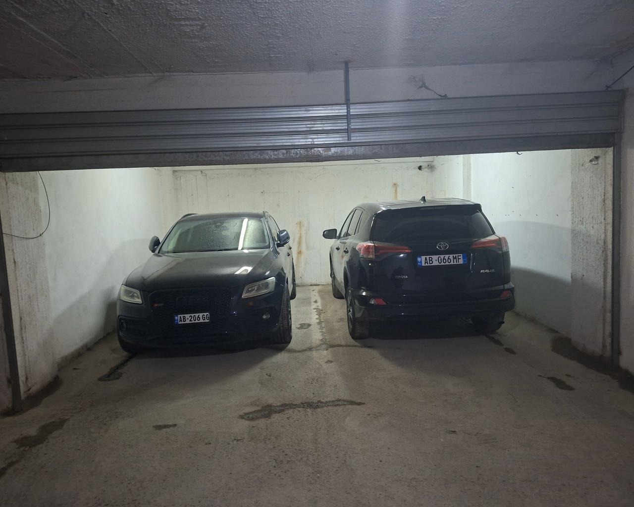 Post parkimi tek Farmaci Noel, Eco Market, Nela 6, Yzberisht