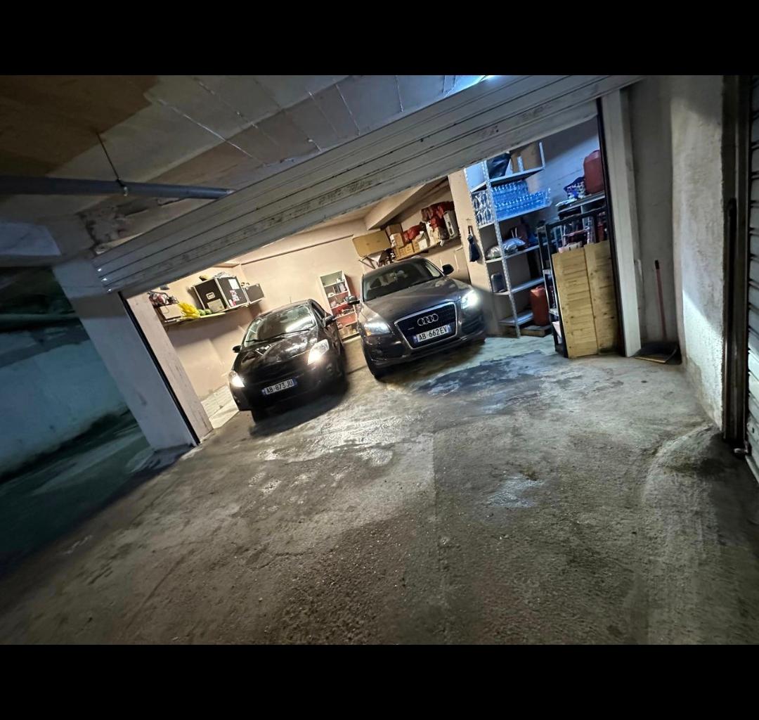 Garazh 40 m2 qera, Bar Oxygen, Bulevardi Migjeni, Yzberisht