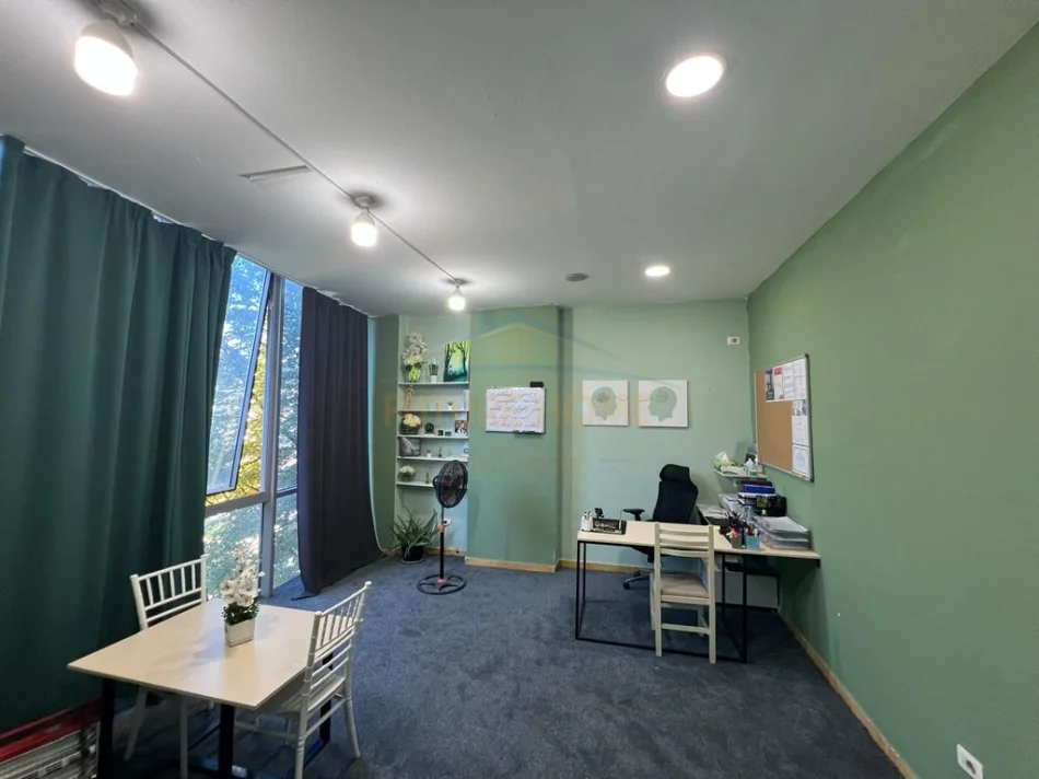 Tirane, shitet ambjent biznesi Kati 2, 32 m² 60.000 € (Xhamlliku)