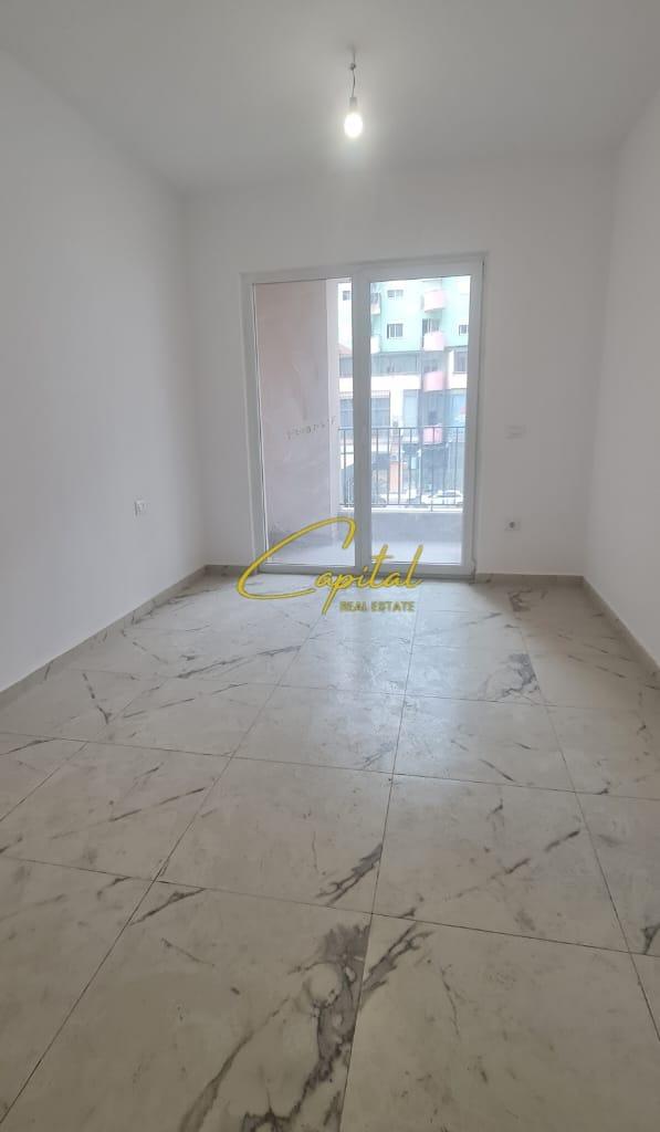 ZYRE ME QIRA 79 M2 RRUGA DRITAN HOXHA 45.000 LEKE