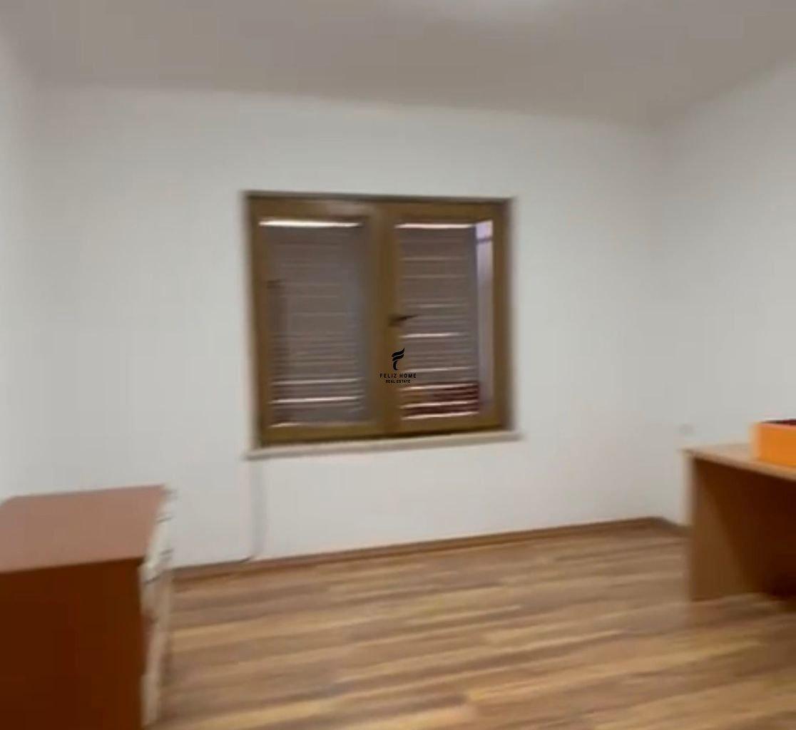 Zyra con Affitto di 107 m² in Blocco - 90.000 LEKE