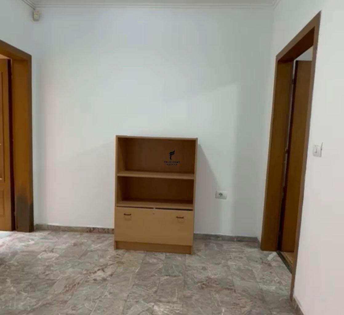 Zyra con Affitto di 107 m² in Blocco - 90.000 LEKE