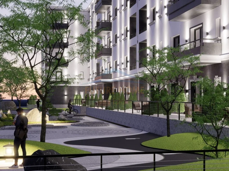 Tirane, vend commerciale in vendita Piano 0, 248 m² 422.000 € (Kamez)