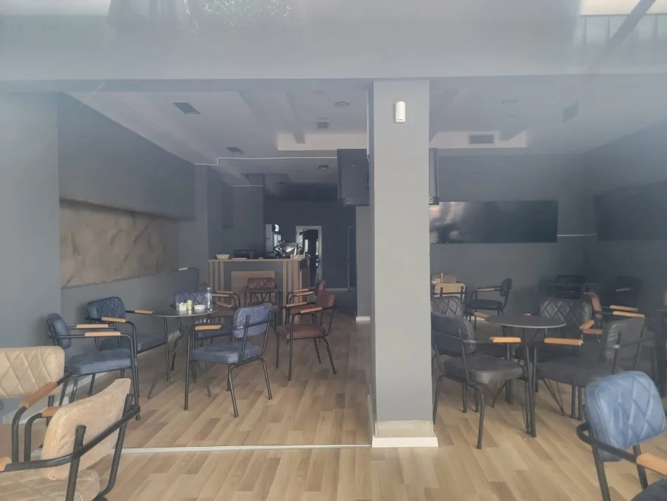 Tirane, shitet dyqan Kati 0, 85 m² 370.000 € (PRANE SPAK)