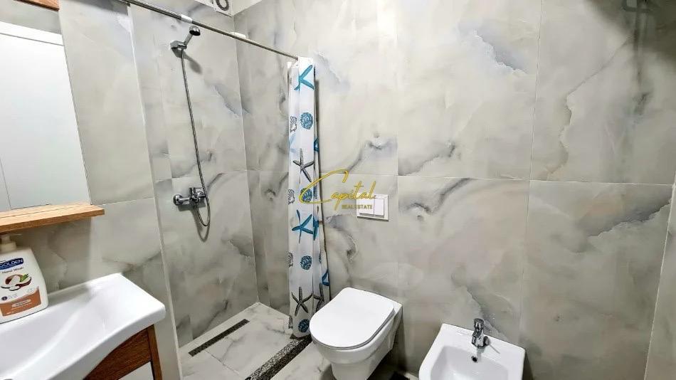 OFFICE FOR RENT 64 M2 PORCELAN 45,000 LEKE