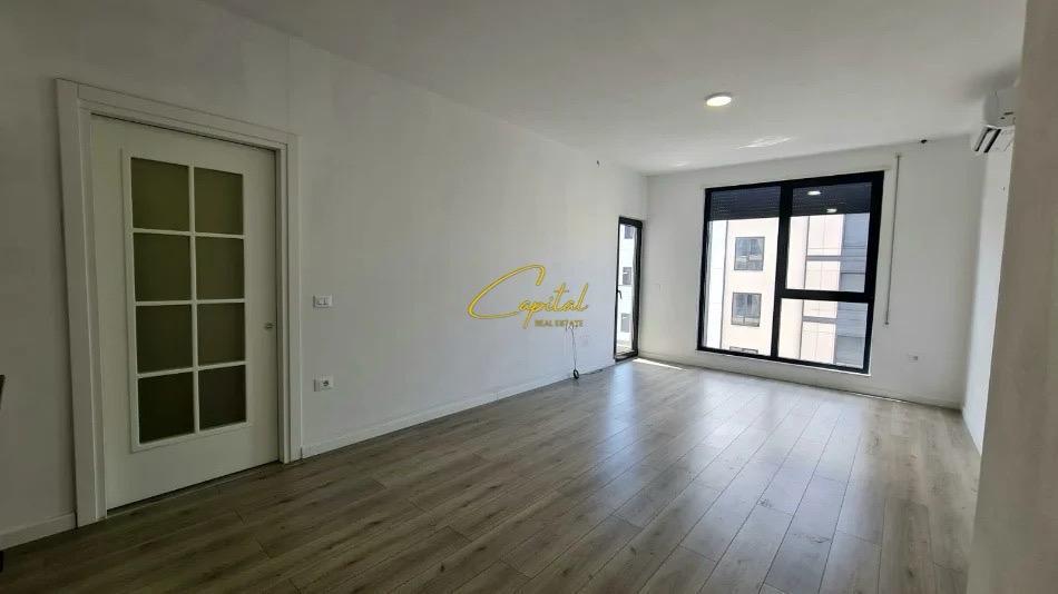 OFFICE FOR RENT 64 M2 PORCELAN 45,000 LEKE