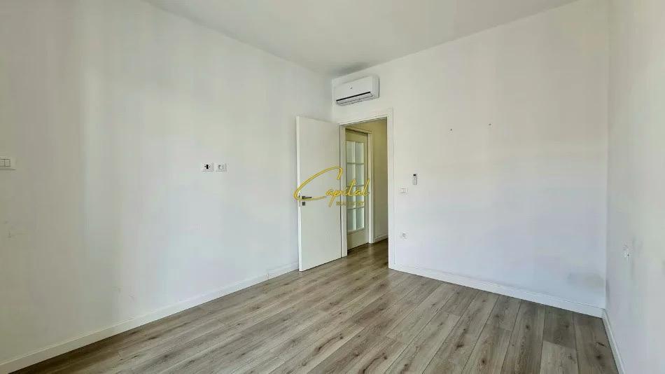 OFFICE FOR RENT 64 M2 PORCELAN 45,000 LEKE