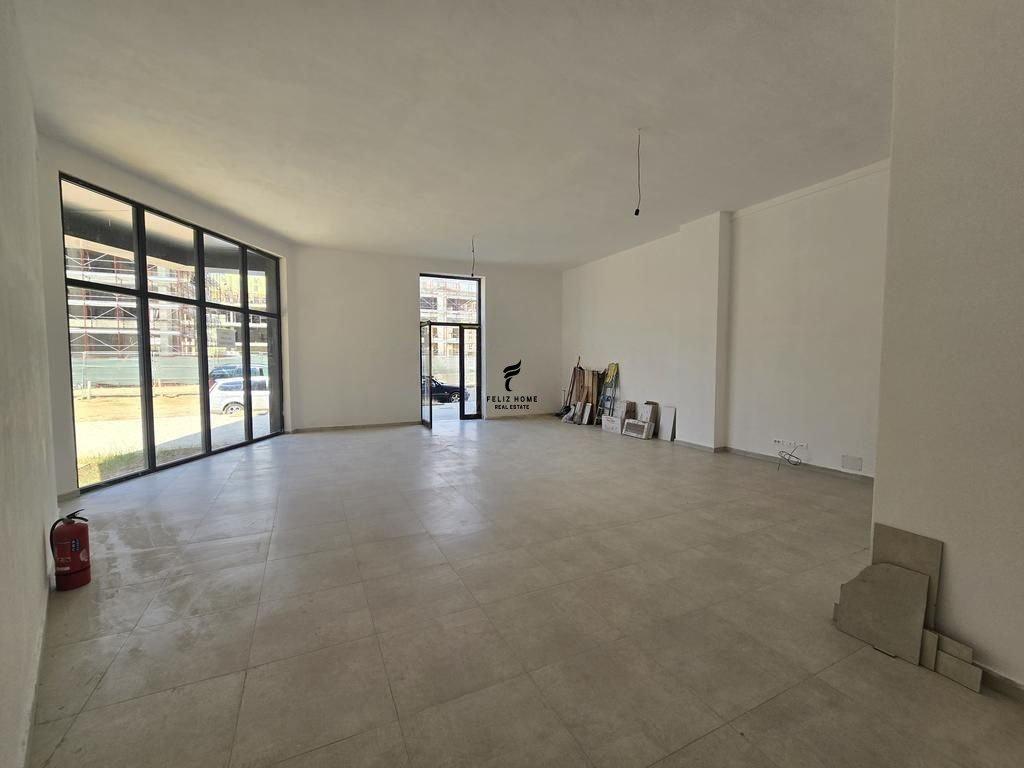 Commercial Space for Rent 84 m2 New Boulevard - 90,000 LEK