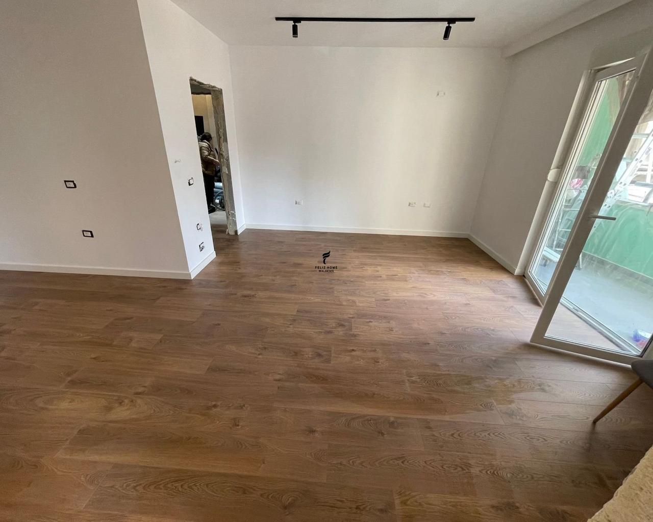 Zyra con Affitto di 67 m² in Via Elbasanit 1.000 Euro FH-66247