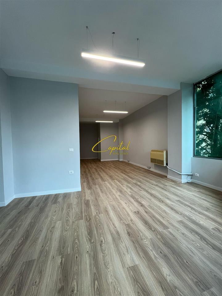 AMBIENT BIZNESI ME QERA 140 M2 KOMUNA E PARISIT 2000 EURO