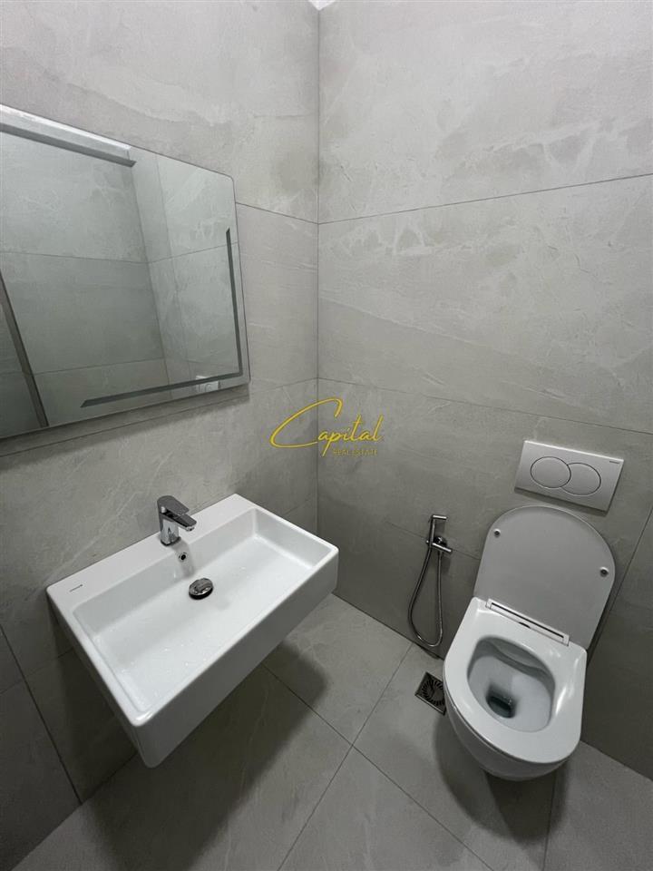 AMBIENT BIZNESI ME QERA 140 M2 KOMUNA E PARISIT 2000 EURO