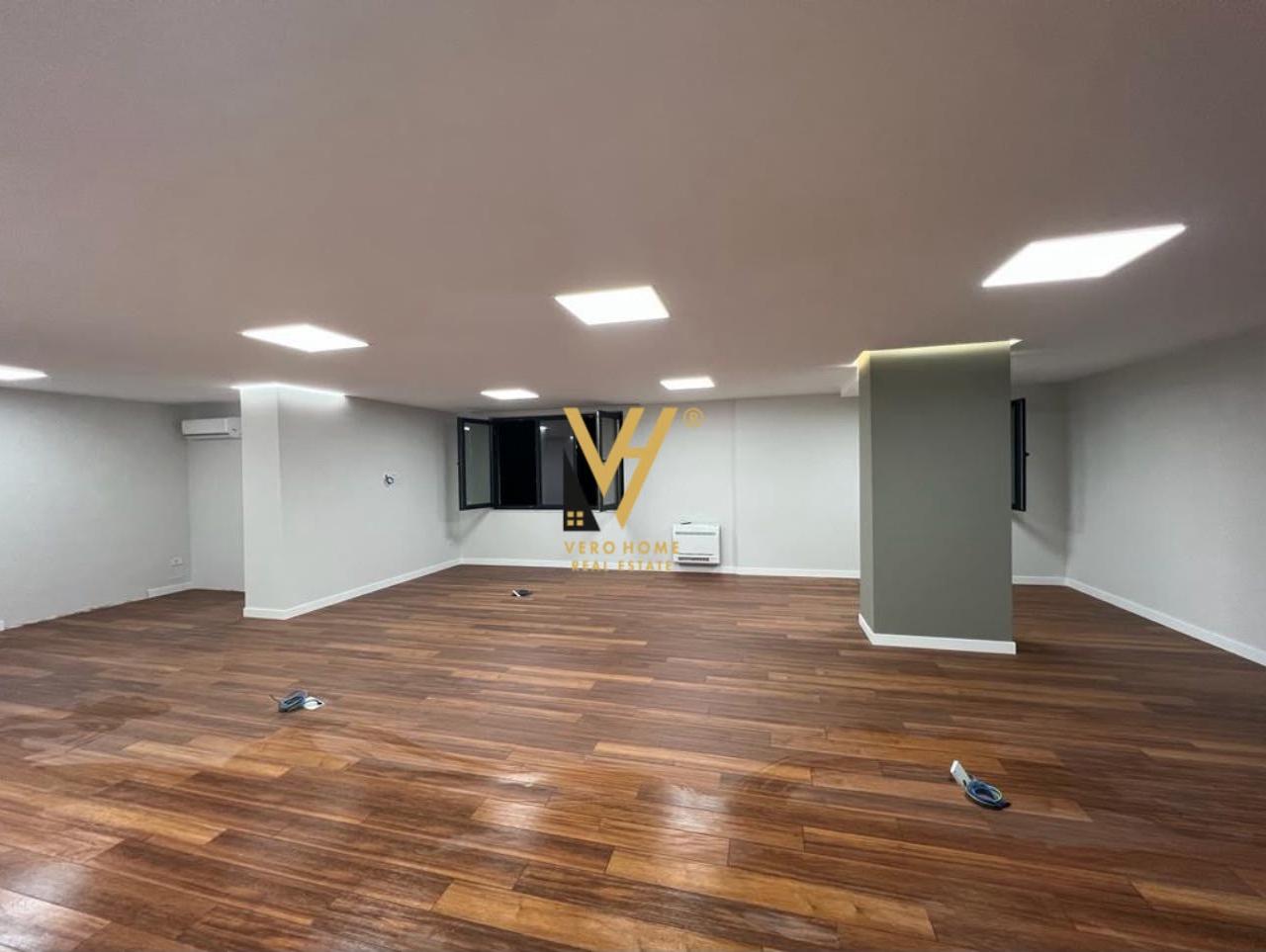 SHITET AMBIENT KOMERCIAL 140 M2 TE SHALLVARET 380.000 EURO