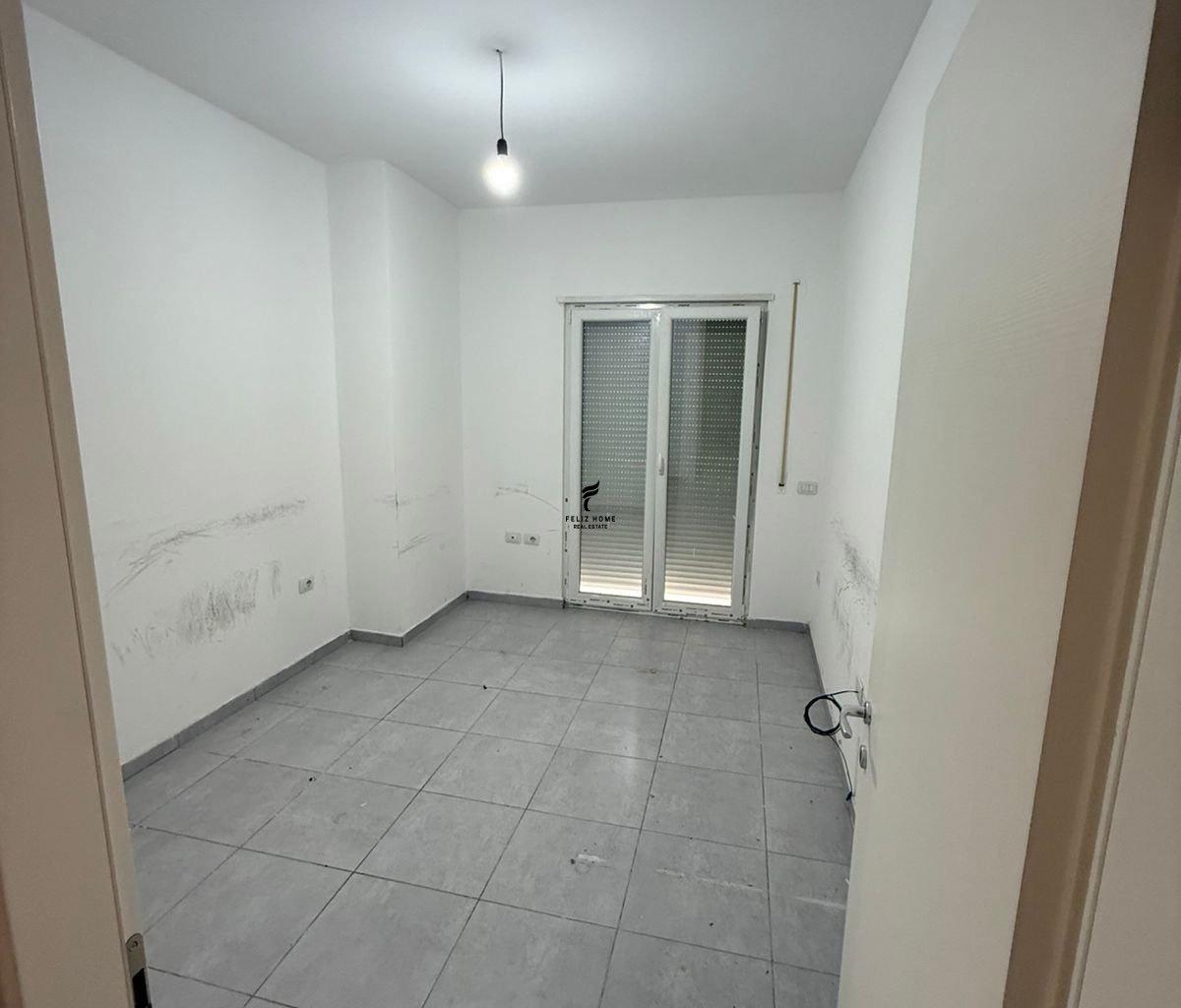 APARTAMENT ME QERA 2+1 QENDER 70.000 LEKE FH-68882