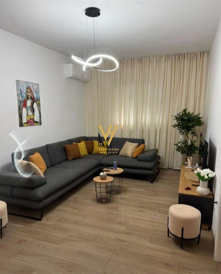 JEPET APARTAMENT 2+1 ME QERA NE QENDER 950 EURO