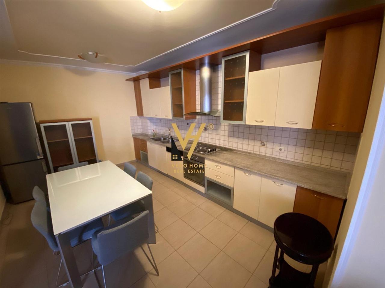 JEPET APARTAMENT 2+1+2 ME QIRA NE BLLOK 800 EURO
