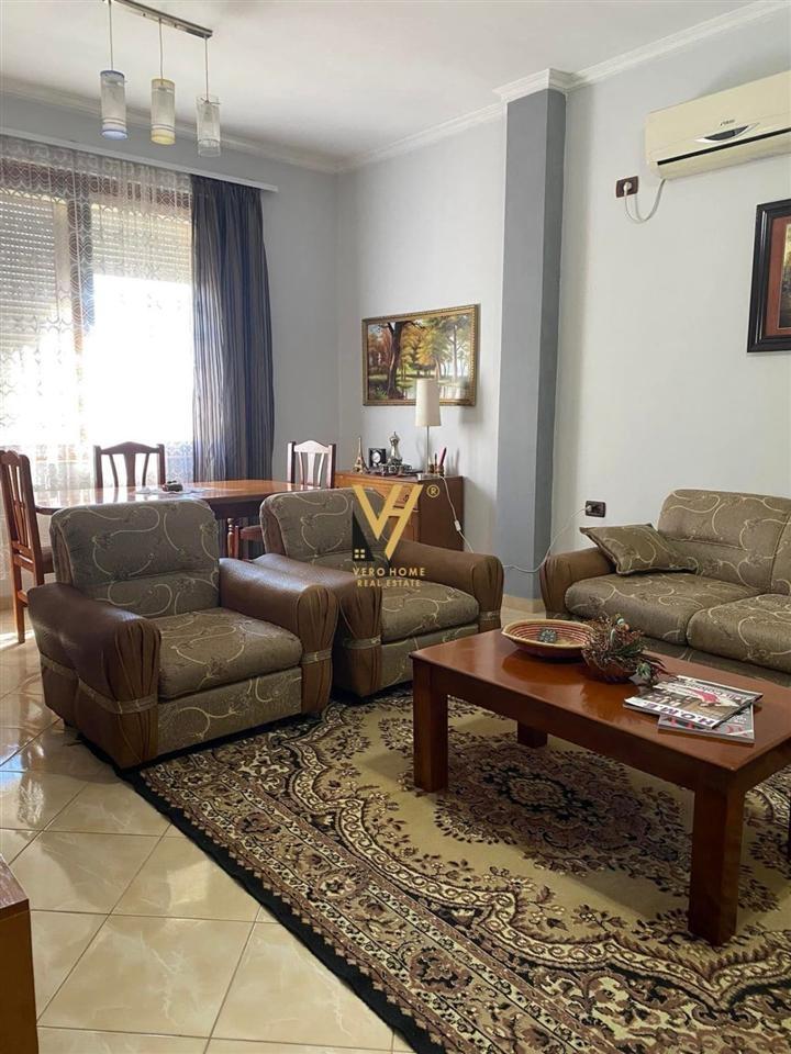 JEPET HYRJE 2+1+BLK PRANE FAKULTETIT EKONOMIK 700 EURO