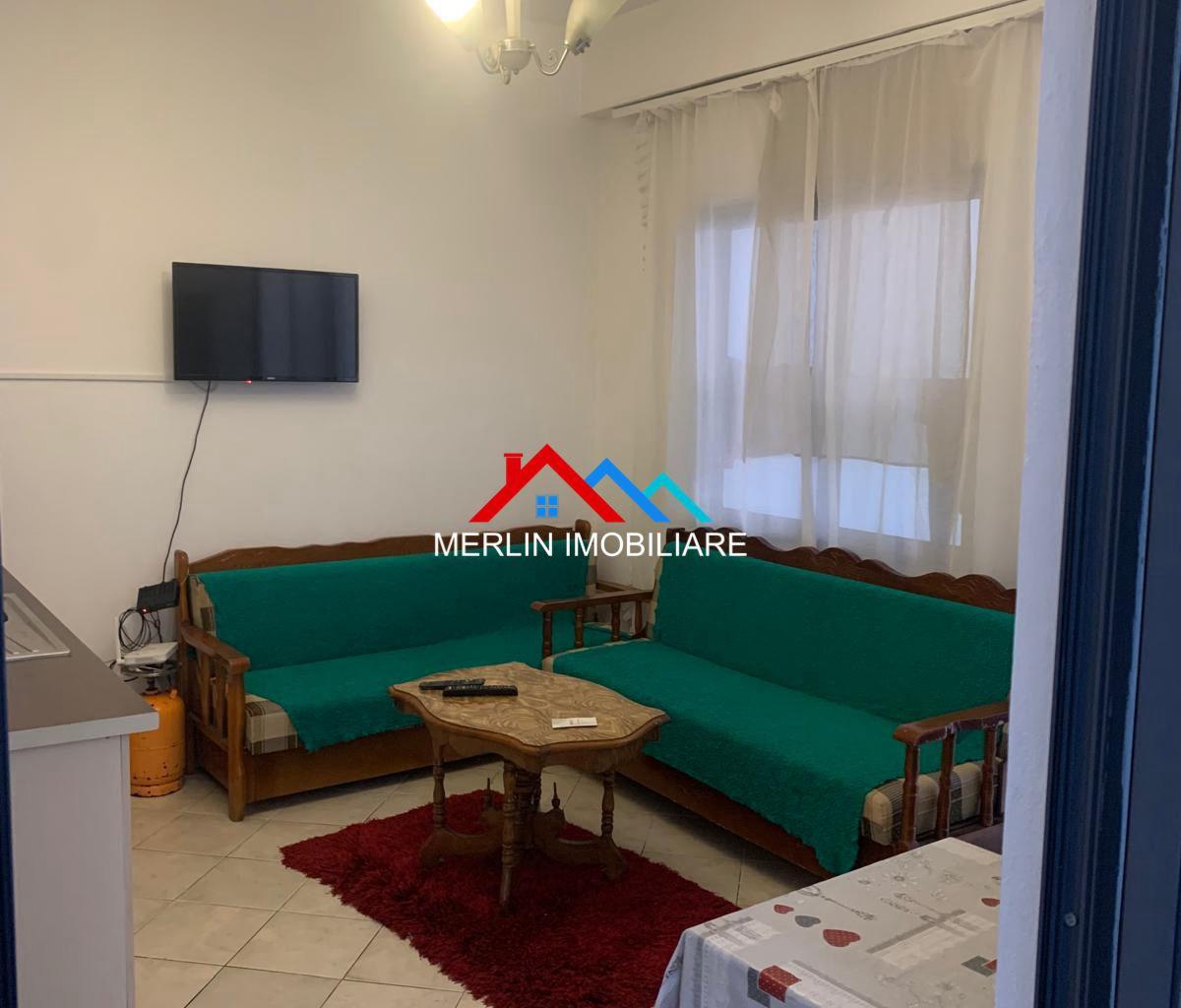 JEPET APARTAMENT 1+1 ME QERA TEK RRETH-RROTULLIMI I SHKOZES.