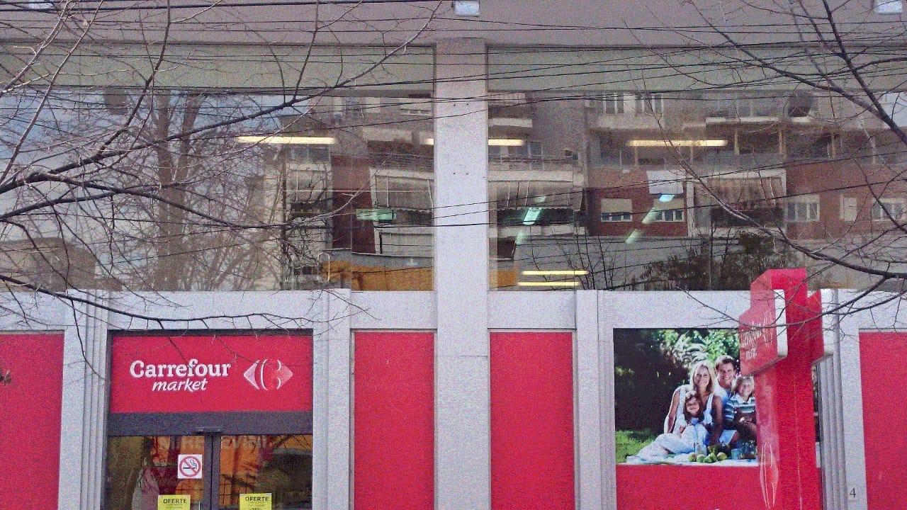 Ambjent zyre per qera ,perball Petro Ninit