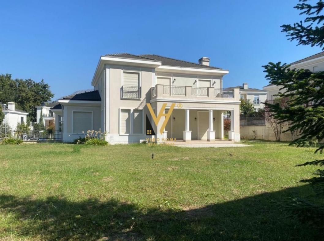 JEPET VILE DY KATESHE ME QERA TE KOM.ROLLING HILLS 5.000 EUR