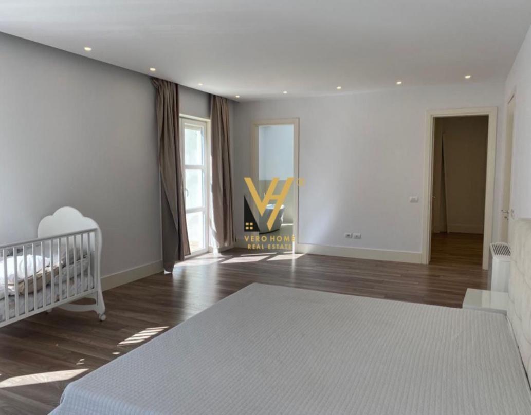 JEPET VILE DY KATESHE ME QERA TE KOM.ROLLING HILLS 5.000 EUR