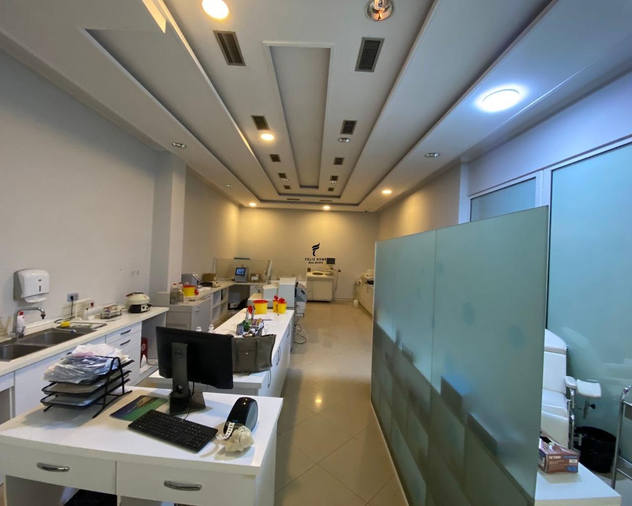 Negozio con vetrina 130m2 Don Bosco 2000 euro FH-69418