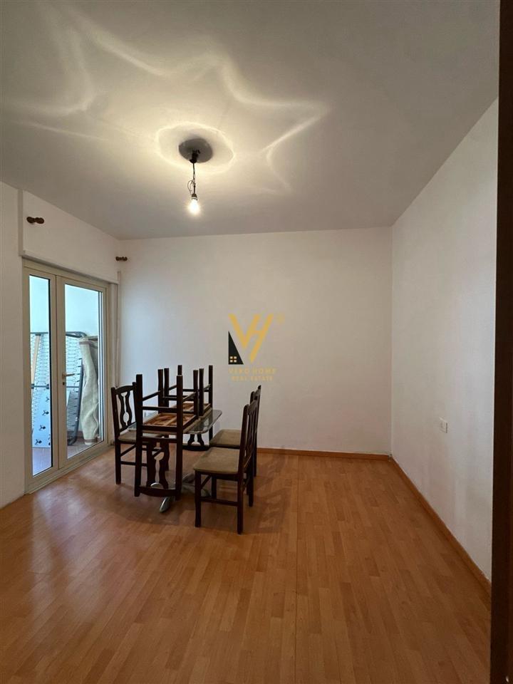 RENTAL OF 105 M2 STORE NEAR KRISTAL CENTER 900 EURO