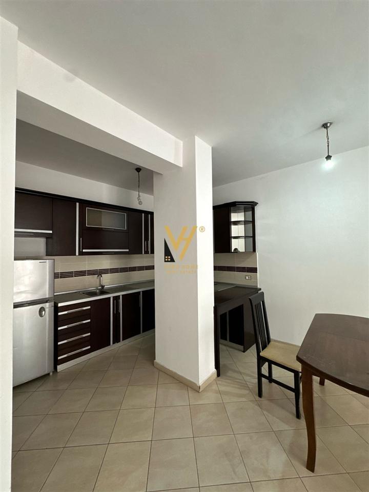 RENTAL OF 105 M2 STORE NEAR KRISTAL CENTER 900 EURO