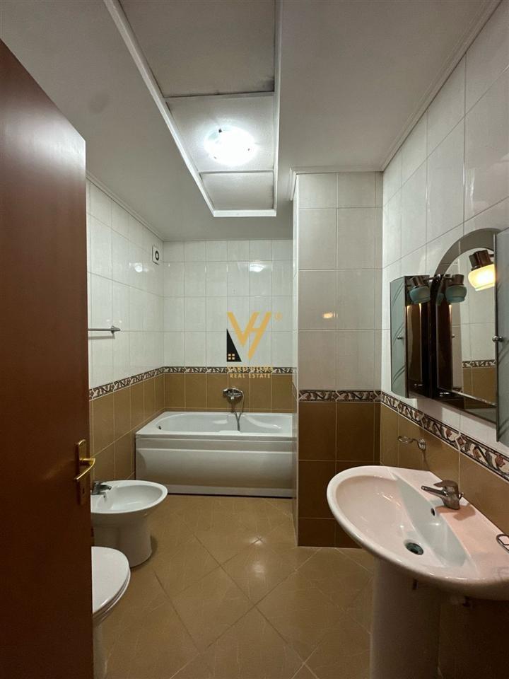 RENTAL OF 105 M2 STORE NEAR KRISTAL CENTER 900 EURO