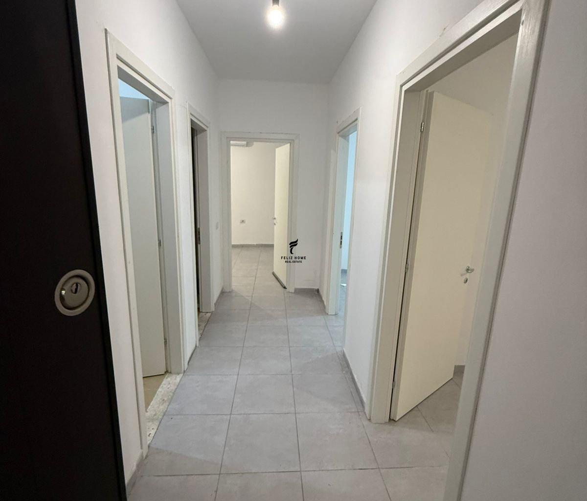Ground Floor Store with 92 m2 in the City Center 70,000 LEK FH-68872