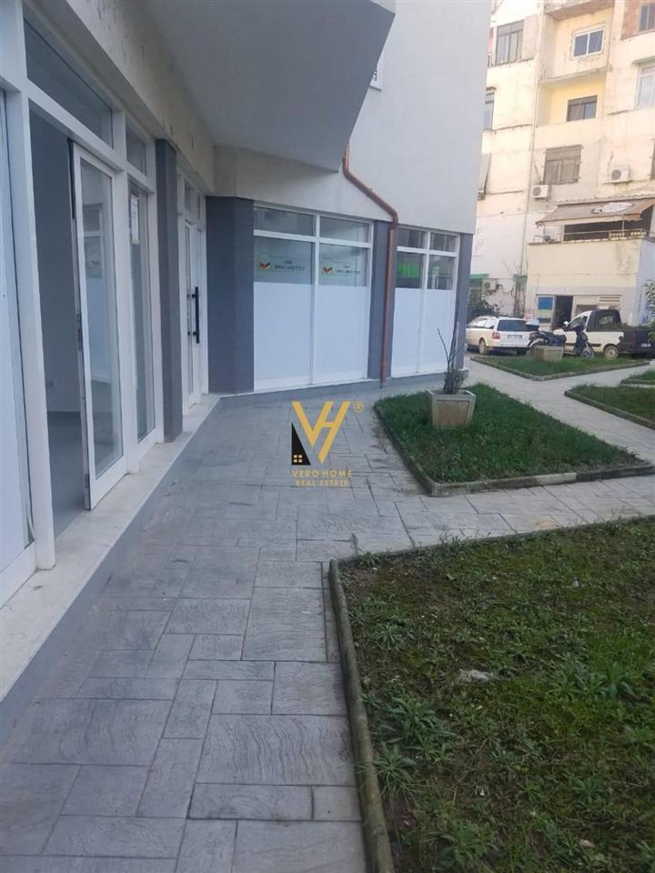 Commercial Space 30m2 for Rent in Vasil Shanto - 400 Euros