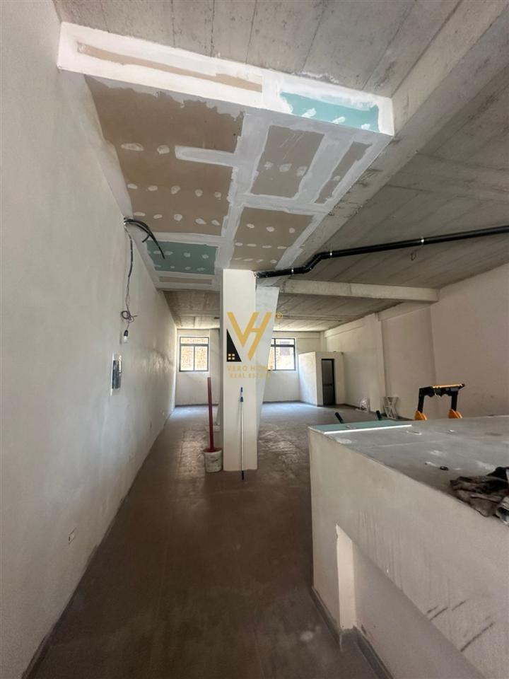JEPET AMBIENT BIZNESI 160M2 ME QERA TE SHKOLLA KUQE 2.000EU