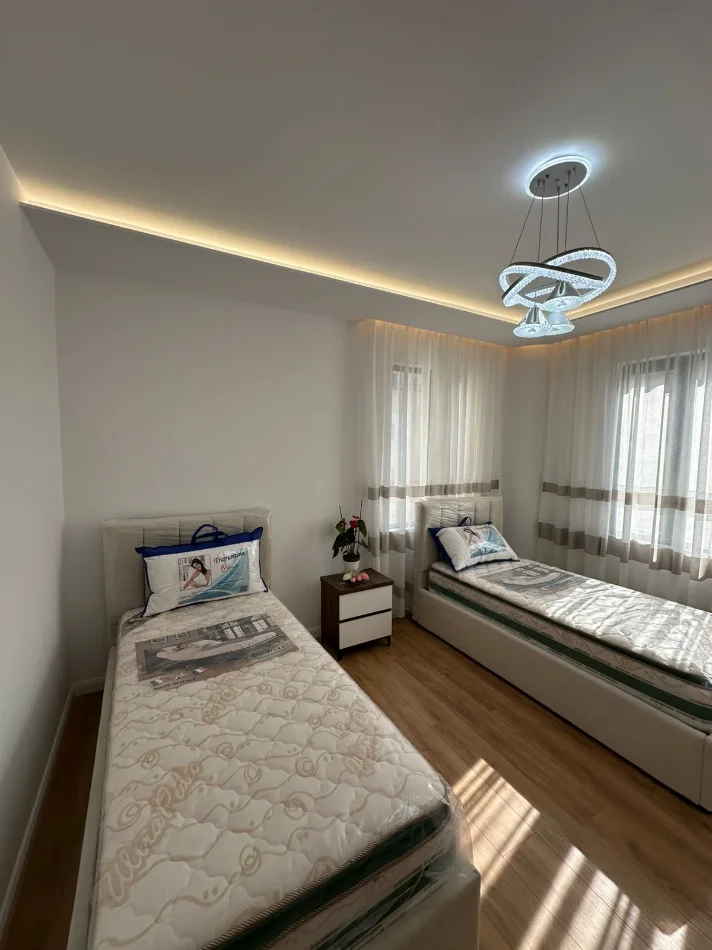 Tirane, vendesi appartamento 2+1+2 Piano 7, 116 m² 265.000 € (PALAZZO CON ASCENSORE)
