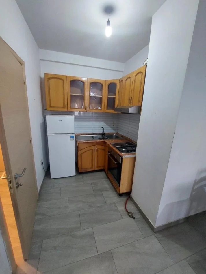 Tirane, vendesi appartamento 1+1 Piano 8, 60 m² 95.000 € (YB)
