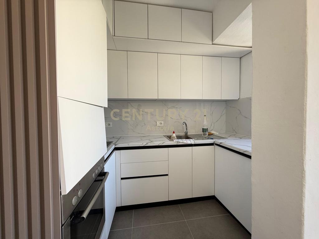 Apartament 2+1 i mobiluar,Shkolla e Bashkuar