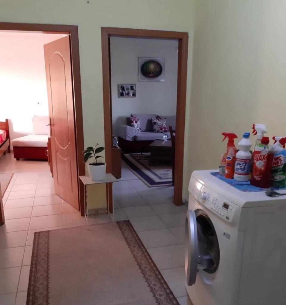 Appartamento con una camera da letto in Ali Demi