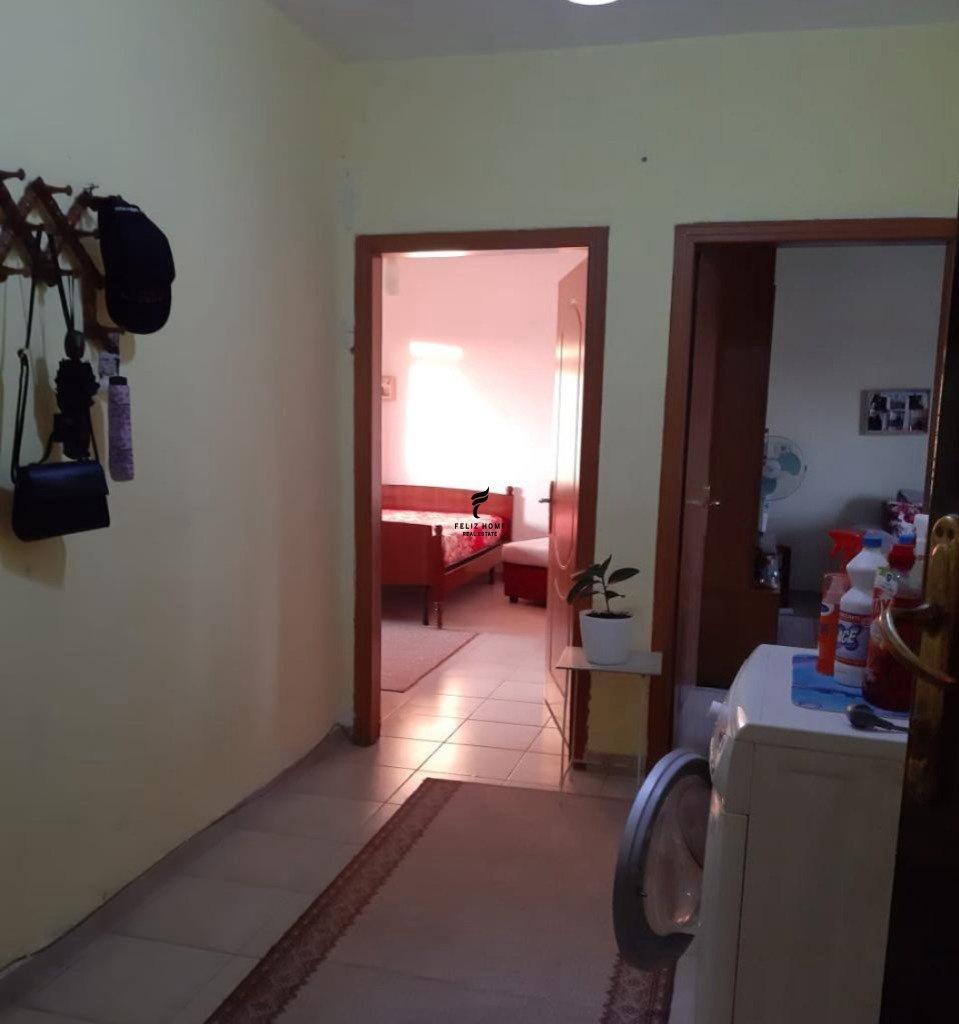 Appartamento con una camera da letto in Ali Demi