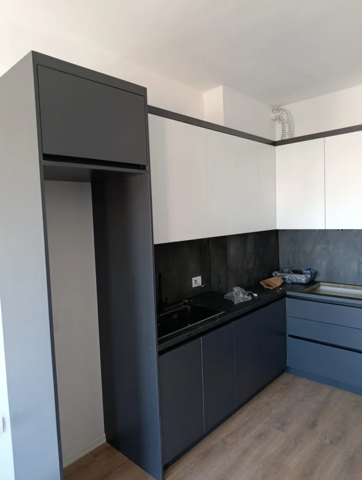 Tirana, affitto appartamento 2+1 Piano 8, 110 m² 600 € (Via 5 Maji)