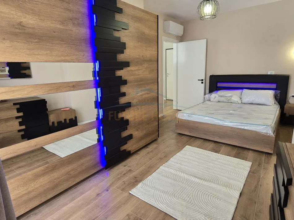 Tirana, Apartment for Rent 2+1 + Kitchenette + Balcony, 3rd Floor, 80 m², €1,000 (Rruga e Barrikadave)