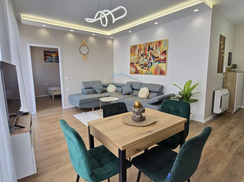Tirane, jepet me qera apartament 2+1+Aneks+Ballkon Kati 3, 80 m² 1.000 € (Rruga e Barrikadave)