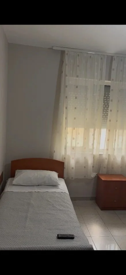 Tirane, jepet me qera apartament Studio Kati 1, 30 m² 300 € (Selvia)