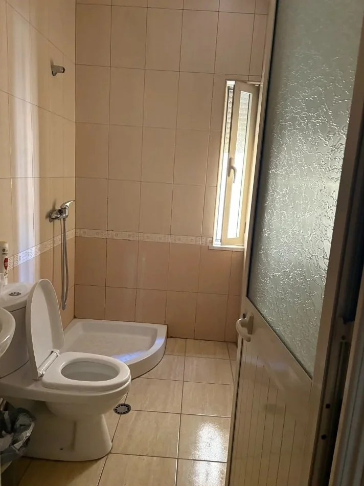 Tirane, jepet me qera apartament Studio Kati 1, 30 m² 300 € (Selvia)